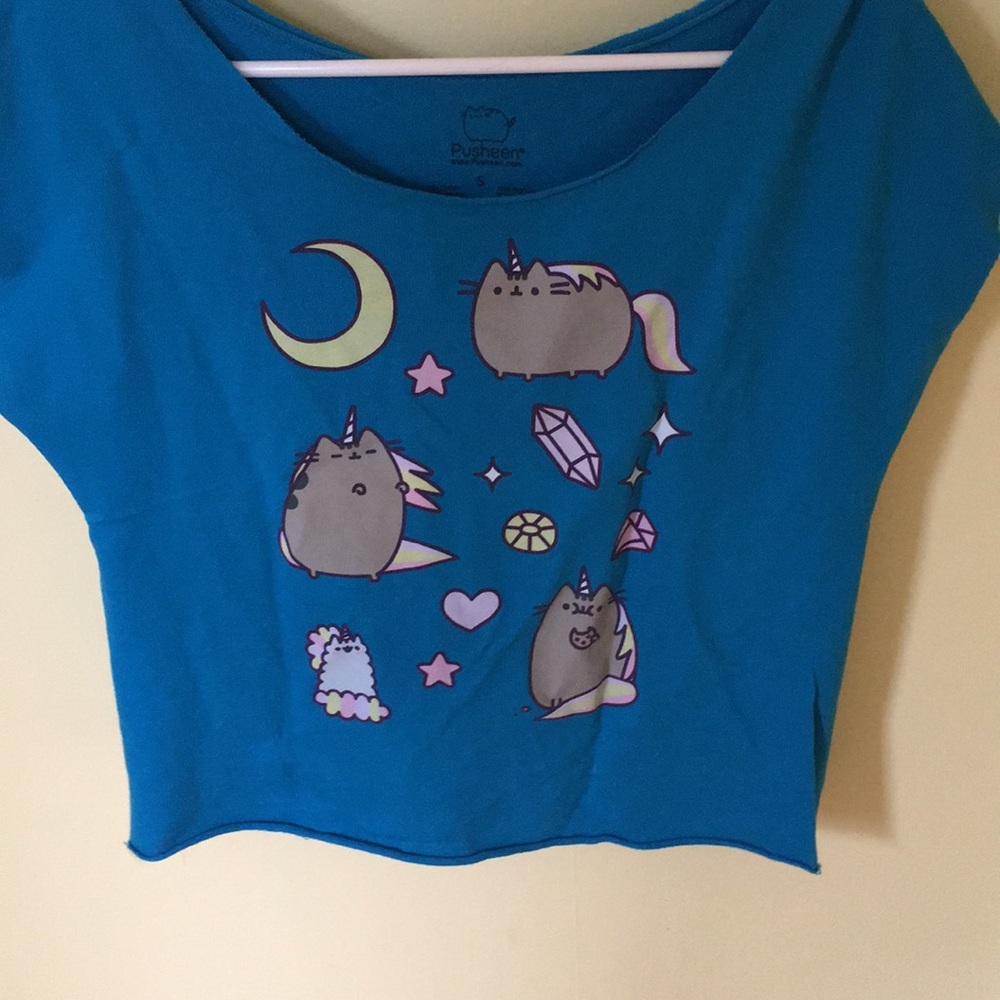 Cute Pusheen t-shirt!